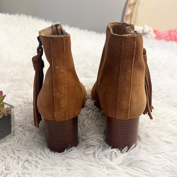 TAHARI Josie Tan Suede Tassel Heel Ankle Fall bootie women size 6.5 - Picture 5 of 7
